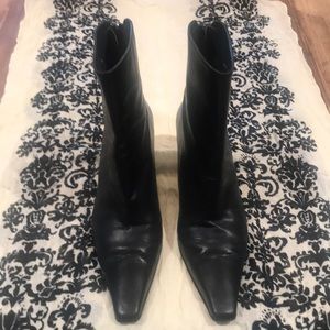 Stuart Weitzman Blk Pointed Toe Ankle Boots 6.5M